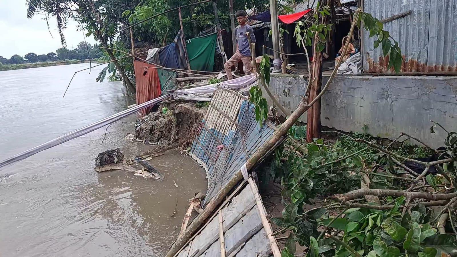 নদীভাঙনে সর্বস্ব হারানোর শঙ্কায় দিন কাটছে নদীপাড়ের বাসিন্দাদের - Chief TV