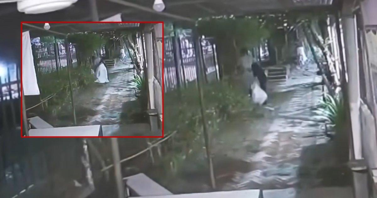 হাসপাতাল ব্যবস্থাপককে বস্তায় ভরে টেনে নেওয়ার ভিডিও ভাইরাল - Chief TV