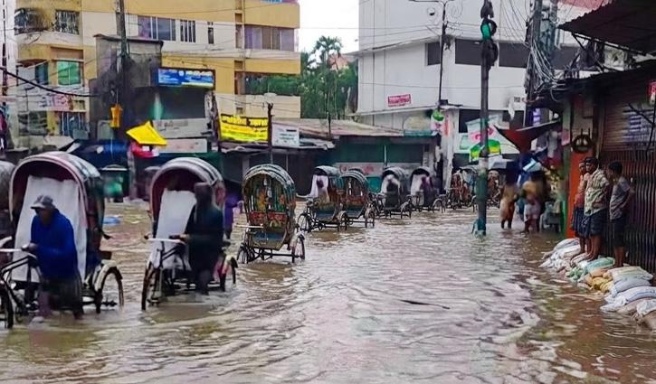 মুষলধারে বৃষ্টিতে জলাবদ্ধ , বিপর্যস্ত জনজীবন - Chief TV