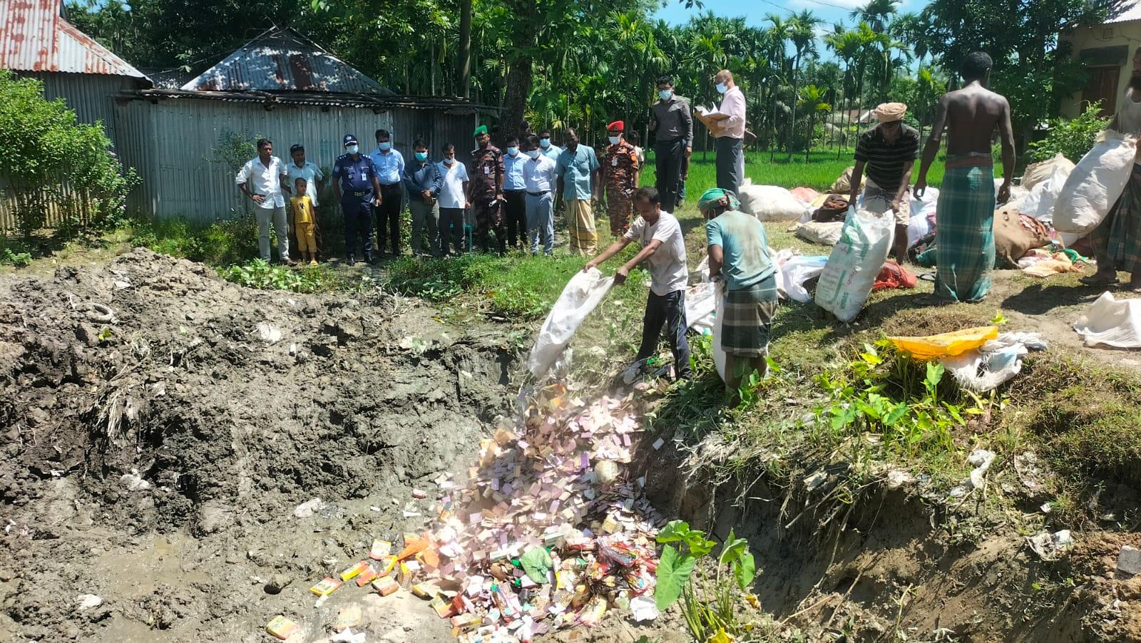 ২৩ লাখ টাকার বাজেয়াপ্ত ও মেয়াদোত্তীর্ণ পণ্য ধ্বংস করেছে কাস্টমস