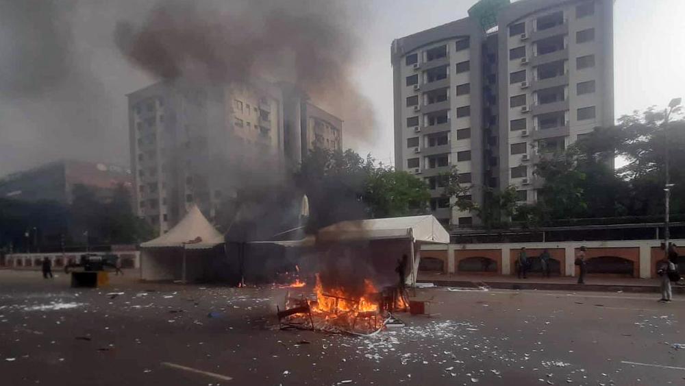 জুলাই সনদ স্বাক্ষর অনুষ্ঠান ঘিরে রণক্ষেত্র মানিক মিয়া এভিনিউ - Chief TV