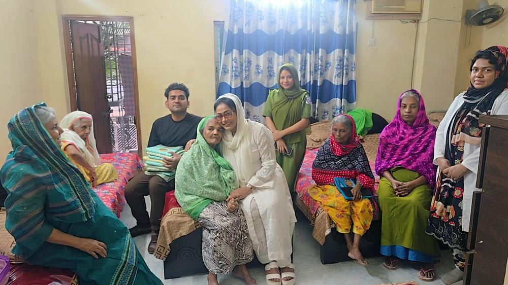 বৃদ্ধাশ্রমে আশ্রয়হীন মানুষের পাশে চিত্রনায়িকা রোজিনা - Chief TV