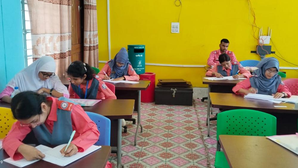 এসএসসি পরীক্ষায় এক প্রতিষ্ঠানের ১০ জন প্রতিবন্ধী পরীক্ষার্থীর অংশগ্রহণ - Chief TV
