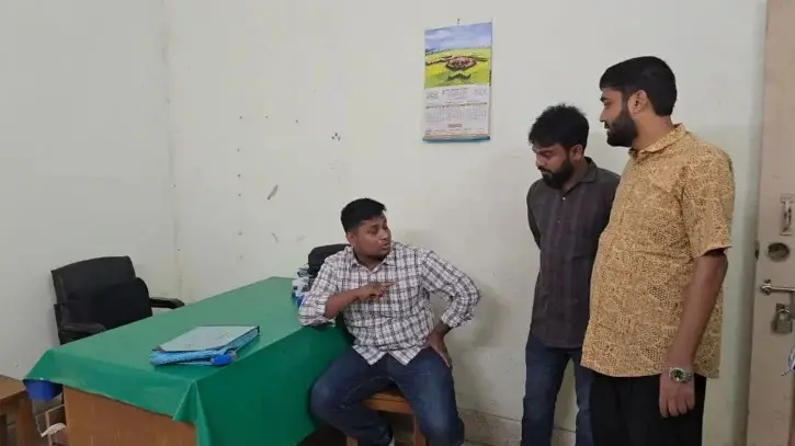 দেবিদ্বার উপজেলা স্বাস্থ্য কমপ্লেক্সে এমপি হাসনাতের আকস্মিক পরিদর্শন: অনুপস্থিত ৫ চিকিৎসককে শোকজ - Chief TV