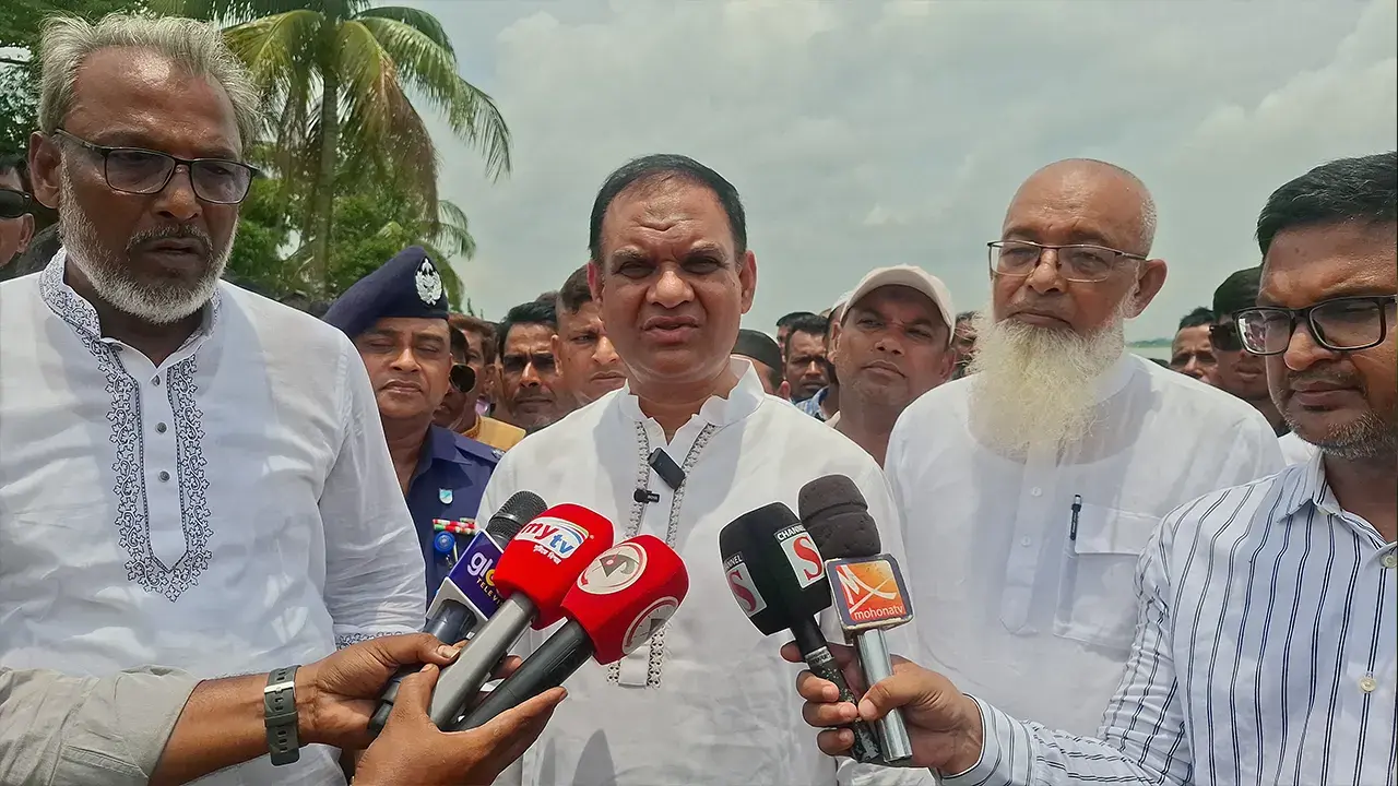 শরীয়তপুরে নদীভাঙন রোধে জিওব্যাগ ডাম্পিংয়ের উদ্বোধন - Chief TV