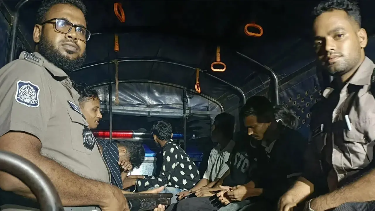 শীর্ষ সন্ত্রাসী ‘কুত্তা ফারুক’সহ গ্রেপ্তার ৭ - Chief TV