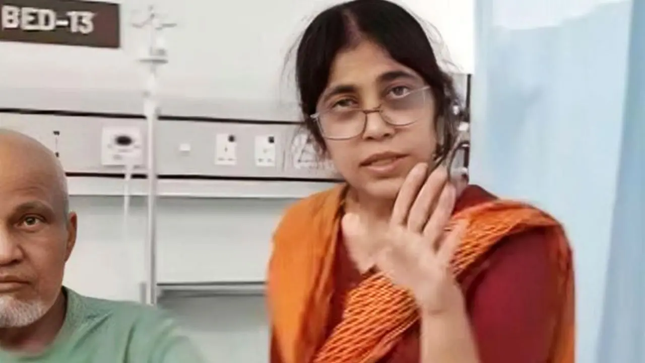 দলিলে সই নেওয়ার চেষ্টা করা সেই নারীর পরিচয় জানা গেল - Chief TV