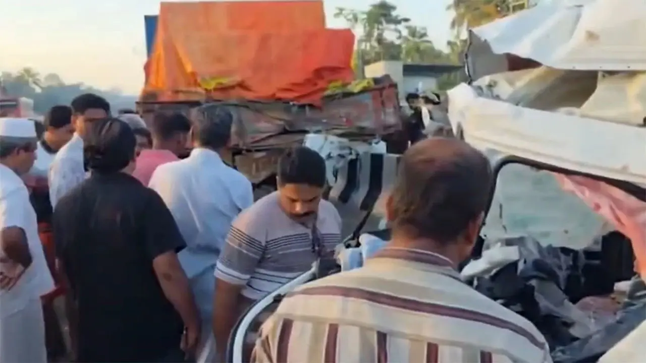 ভারতে সড়ক দুর্ঘটনায় ৮ ইঞ্জিনিয়ারিং শিক্ষার্থী নিহত - Chief TV