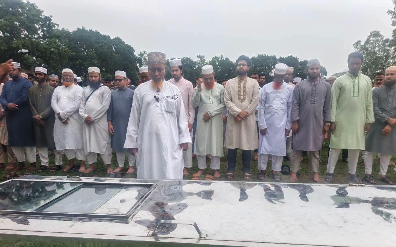 বাবার ইমামতিতে গাইবান্ধায় ছাত্র শিবির নেতার দাফন সম্পন্ন