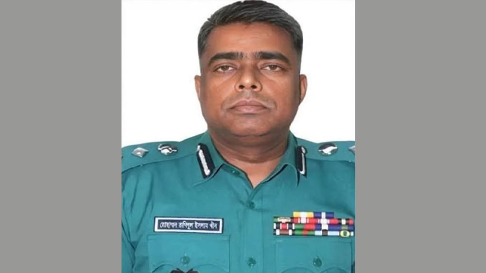 ‘ইন্সপেক্টরকে গাছে ঝুলিয়ে পিটিয়ে মারবেন’ বলা কেএমপির অতিরিক্ত কমিশনার প্রত্যাহার - Chief TV