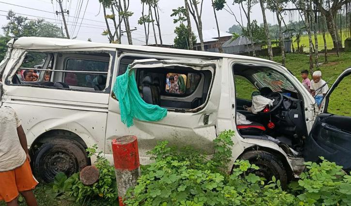বিয়ে শেষে কনে নিয়ে ফেরার পথে মাইক্রোবাস নিয়ন্ত্রণ হারিয়ে খাদে, নিহত ২ - Chief TV