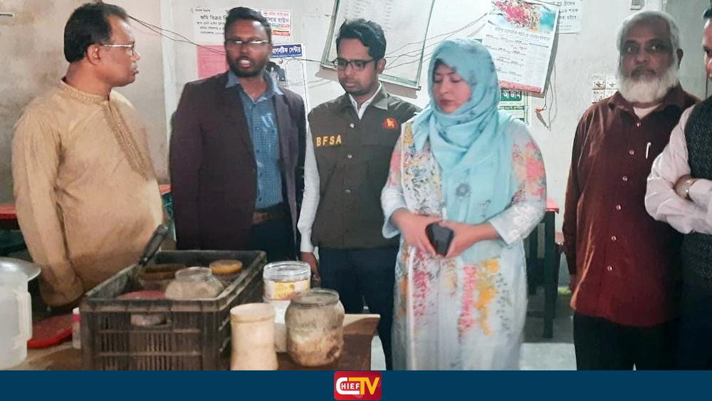 কাজিপুরে ভ্রাম্যমাণ আদালতের অভিযানে দুই হোটেল মালিককে ৫০ হাজার টাকা জরিমানা - Chief TV
