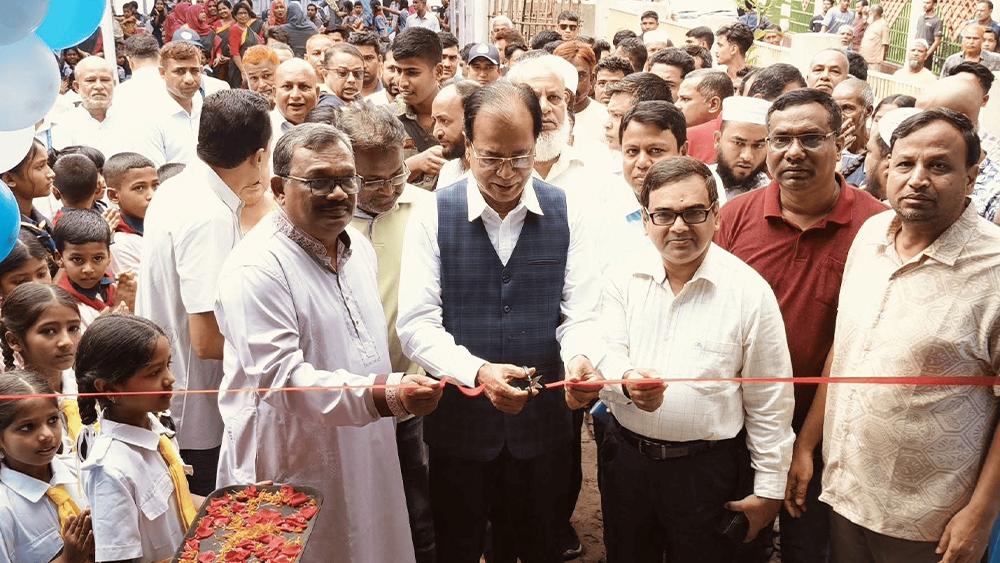 লালমনিরহাটে বিদ্যালয়ের নতুন ভবন উদ্বোধন করলেন ত্রাণমন্ত্রী