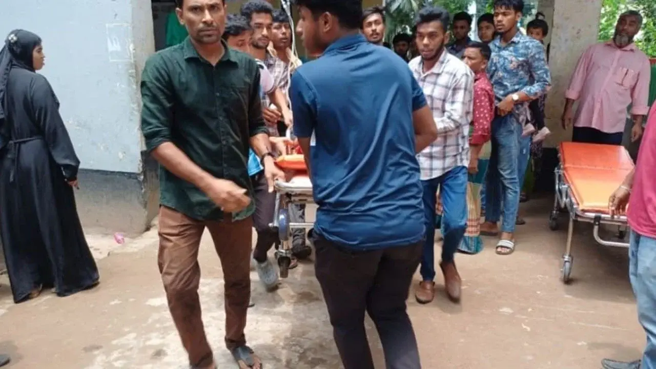 লক্ষ্মীপুরে তিন মেয়েসহ মাকে কুপিয়ে হত্যা, নিহত ঘাতকও - Chief TV