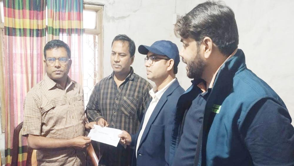 বগুড়ায় কিডনি রোগী শাহনেওয়াজকে তারেক রহমানের আর্থিক সহায়তা - Chief TV