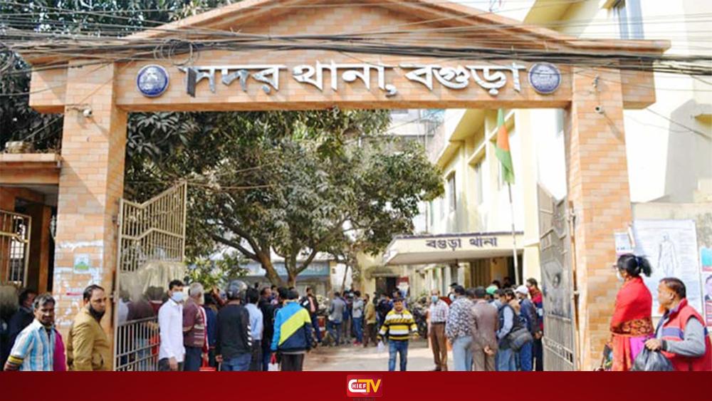 বগুড়ায় কৃষি কর্মকর্তাকে হানিট্র্যাপে ফাঁসানোর সত্যতা পেয়েছে পুলিশ - Chief TV