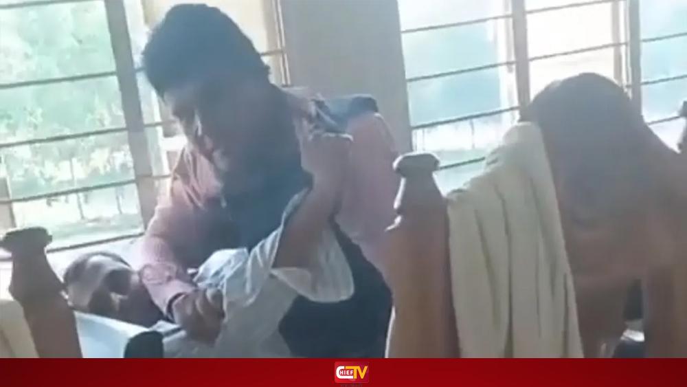 দুই শিক্ষকের মারামারির ভিডিও ভাইরাল - Chief TV