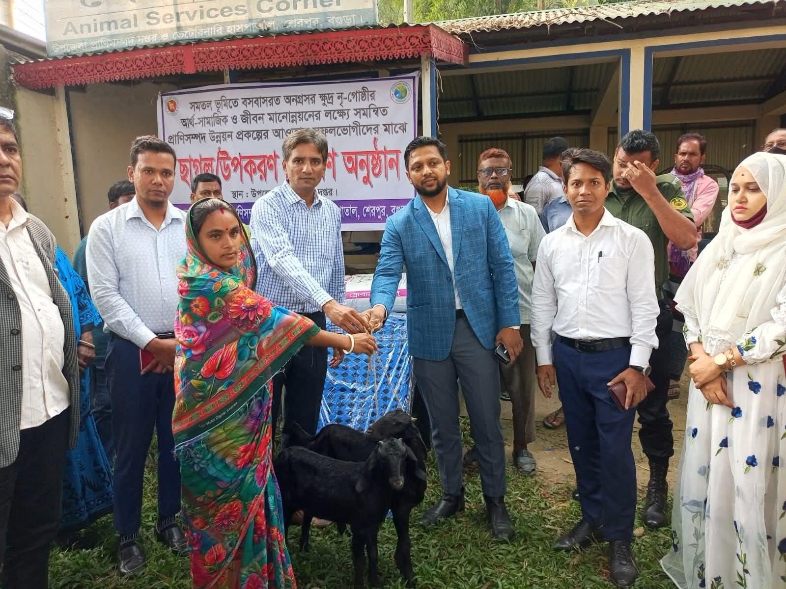 বগুড়া শেরপুরে ক্ষুদ্র নৃগোষ্ঠীর মাঝে ছাগল ও উপকরণ বিতরণ- Chief TV