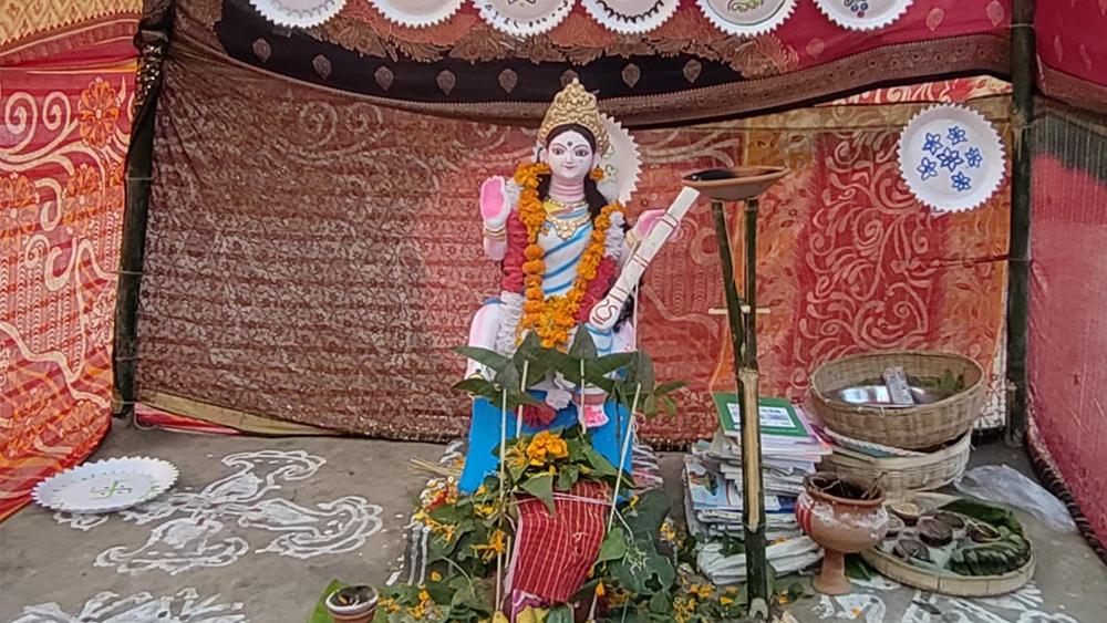 নওগাঁর ১১টি উপজেলাসহ সারাদেশে সরস্বতী পূজা অনুষ্ঠিত - Chief TV