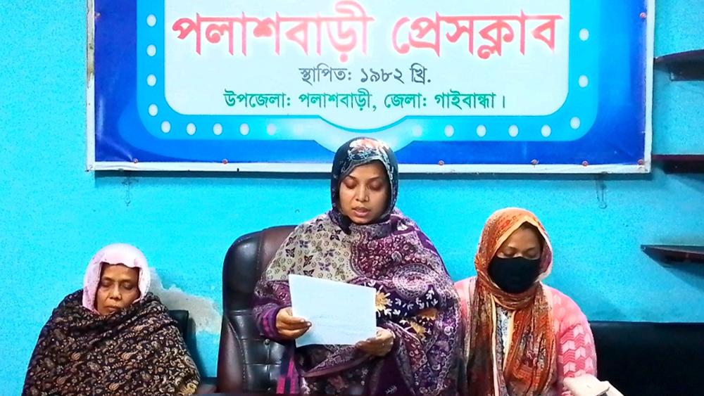 পলাশবাড়ীতে খড়ের পালায় বারবার আগুন, নিরাপত্তাহীনতায় এক পরিবার - Chief TV