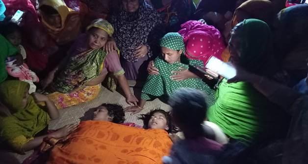 মেহেরপুরে শাপলা ফুল তুলতে গিয়ে পানিতে ডুবে একই পরিবারের চার শিশুর মৃত্যু।- Chief TV