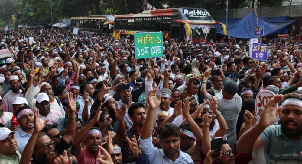 প্রাথমিক শিক্ষকদের কর্মবিরতি শুরু, ৬৫ হাজার বিদ্যালয়ে ক্লাস বন্ধ- Chief TV
