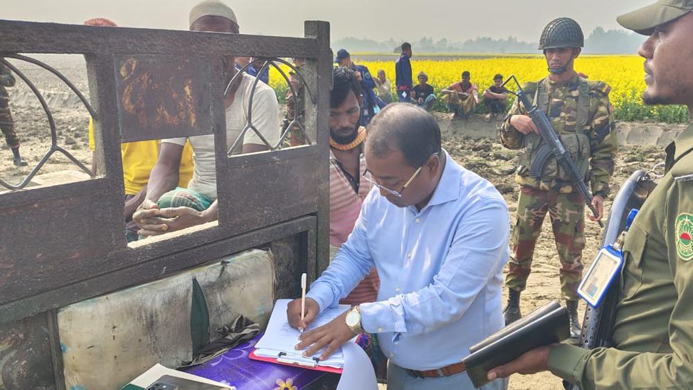 সিরাজগঞ্জের কাজিপুরে আবাদি জমির মাটি বিক্রিকারীর অর্থদণ্ড - Chief TV