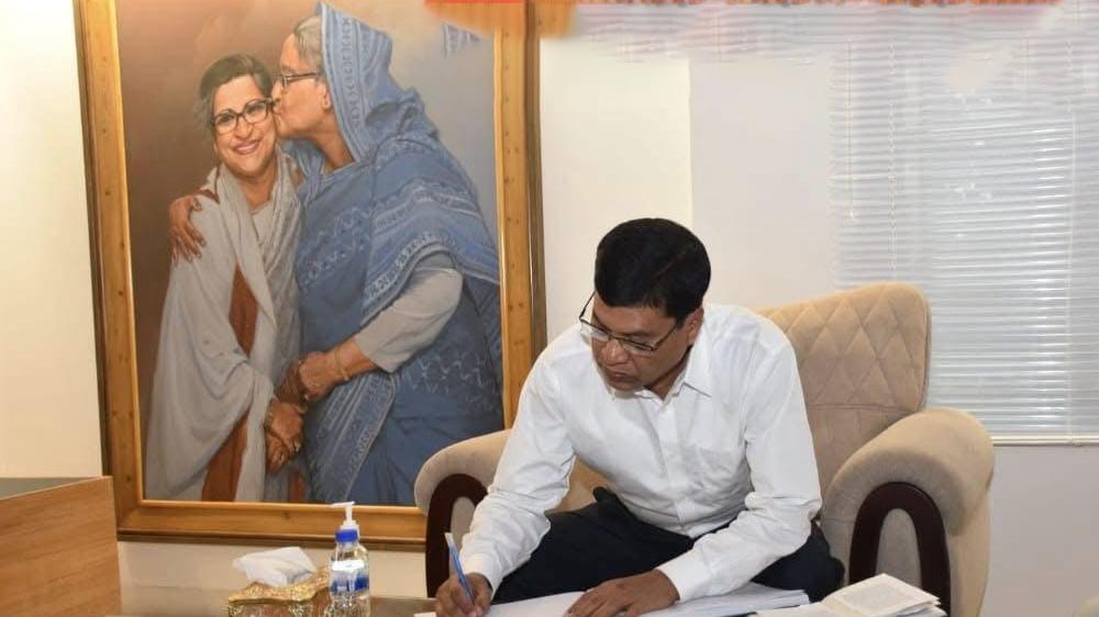 বহাল তবিয়তে ফ্যাসিস্ট হাসিনার শেষ অস্ত্র: ১৩ দফা অভিযোগে বিদ্ধ অডিটর জেনারেল নুরুল ইসলাম