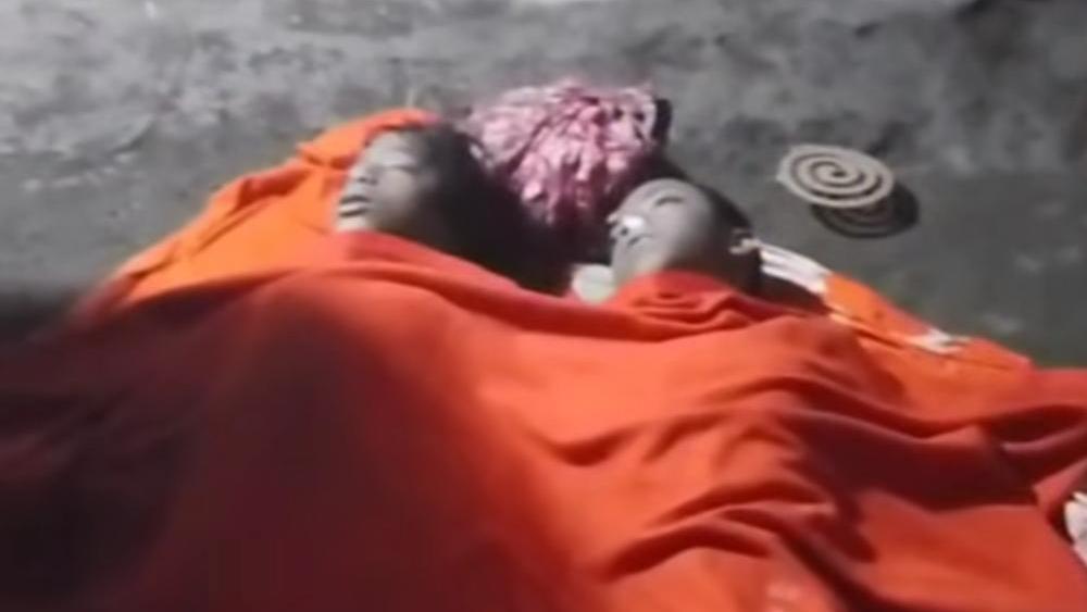 পঞ্চগড়ে পুকুরে ডুবে ভাই-বোনের মৃত্যু, পাশাপাশি কবরে দাফন - Chief TV