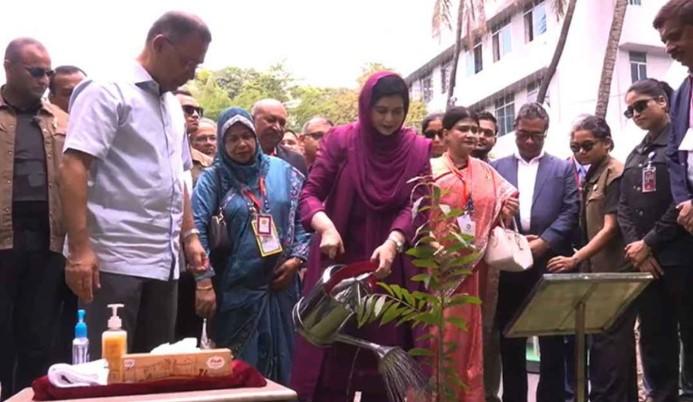 ঢাকা মেডিকেলে বৃক্ষরোপণ কর্মসূচি উদ্বোধন করলেন প্রধানমন্ত্রী - Chief TV