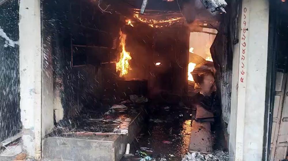 সৈয়দপুরে ভয়াবহ অগ্নিকাণ্ডে ২টি ব্যাংক ভষ্মিভূত, পানির অভাবে উদ্ধারে বিঘ্ন - Chief TV