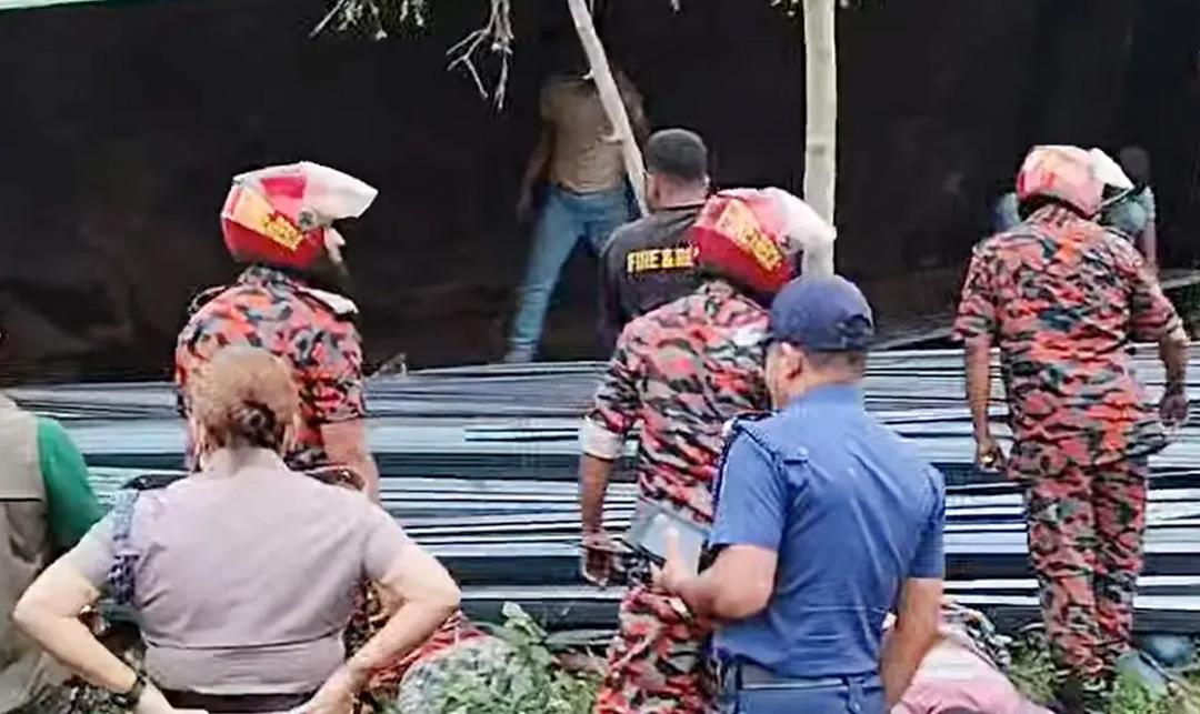 টাঙ্গাইলে নিহত ১৫ জনের মধ্যে ১৩ জনের বাড়িই নওগাঁয় - Chief TV