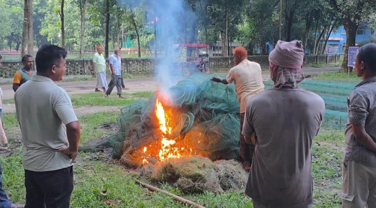 ঠাকুরগাঁওয়ে অভিযানে লাখ টাকার নিষিদ্ধ জাল জব্দ ও ধ্বংস-chief tv